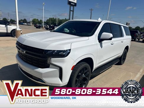 Used 2022 Chevrolet Suburban LT w/ Luxury Package RWD image 1