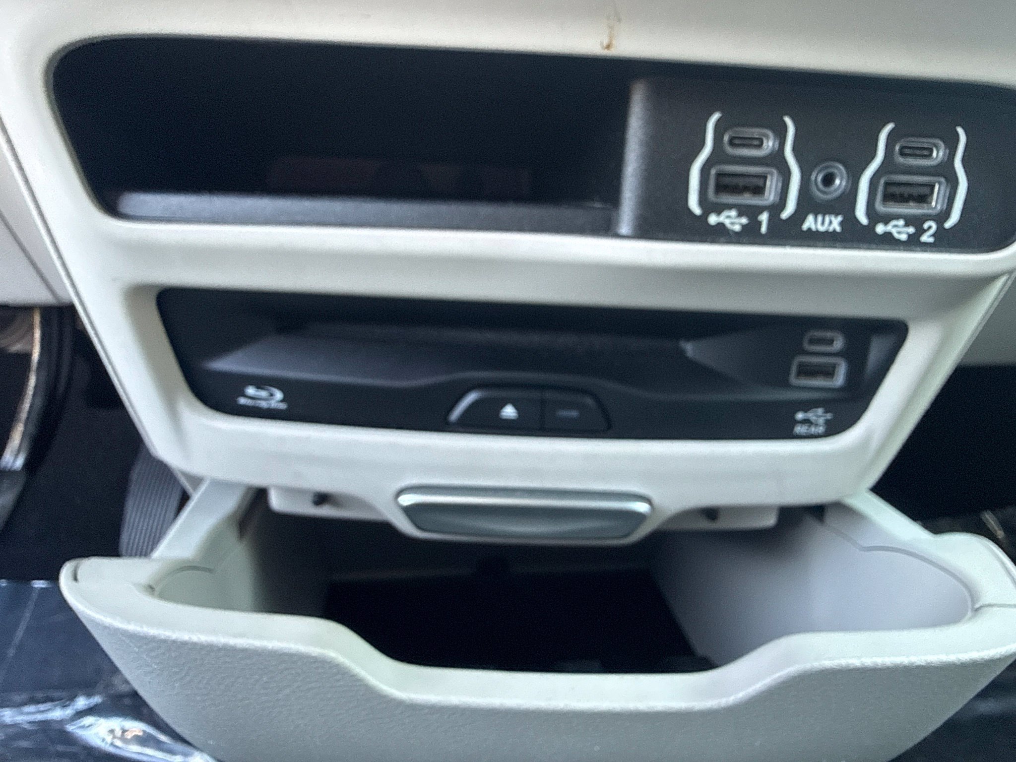 Used 2022 Chrysler Pacifica Touring-L w/ Uconnect Theater Family Group FWD image 24