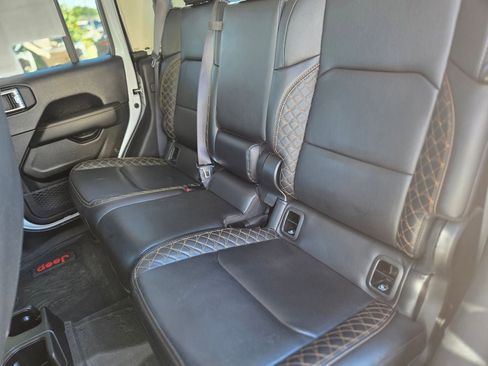 Used 2022 Jeep Gladiator Overland AWD/4WD image 15