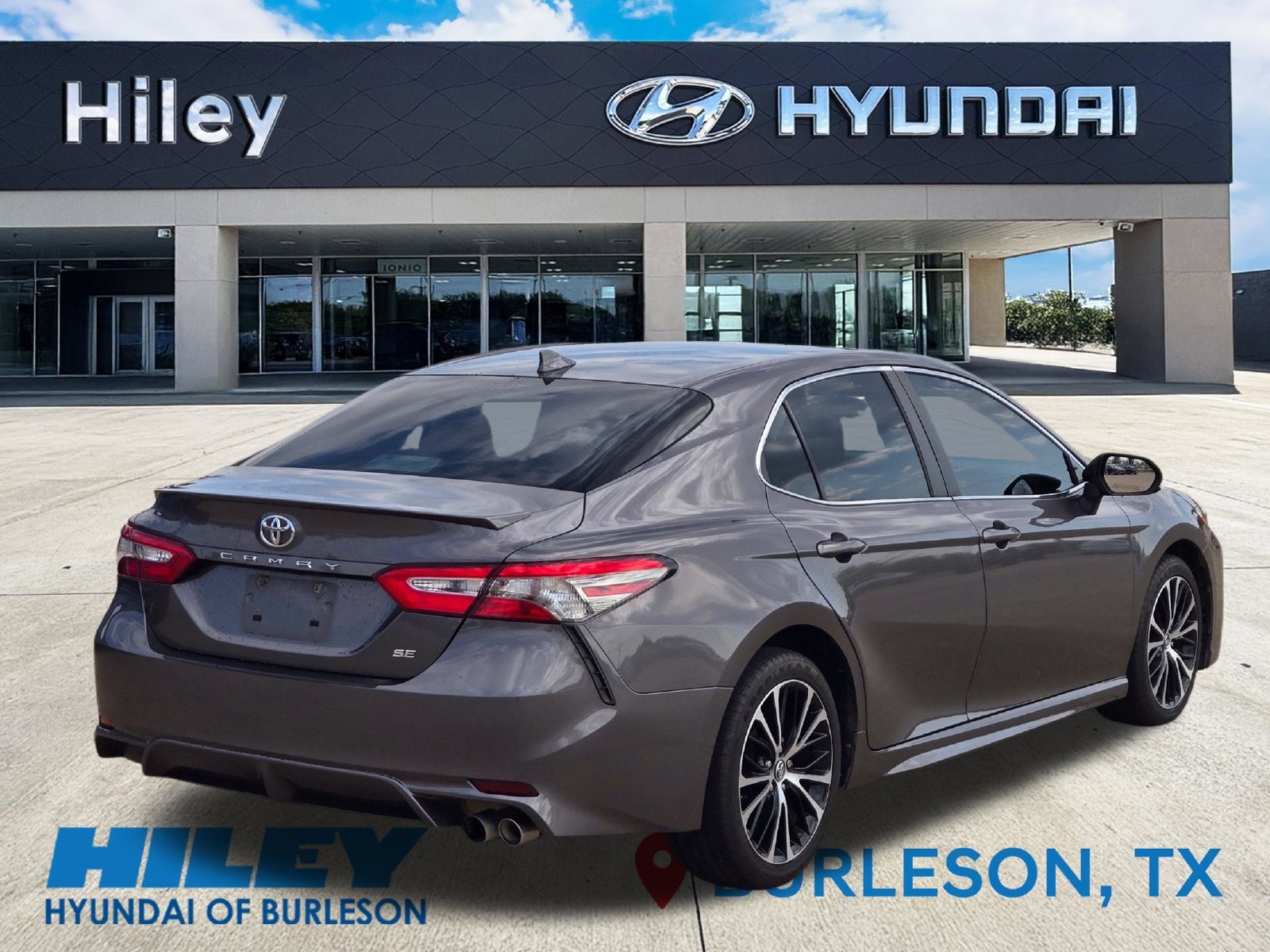 Used 2019 Toyota Camry SE FWD image 4