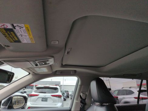 Used 2023 Toyota Highlander XLE image 21