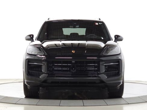 Used 2025 Porsche Cayenne GTS AWD/4WD image 11