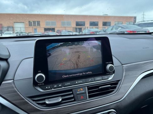 Used 2025 Nissan Altima 2.5 SV FWD image 23