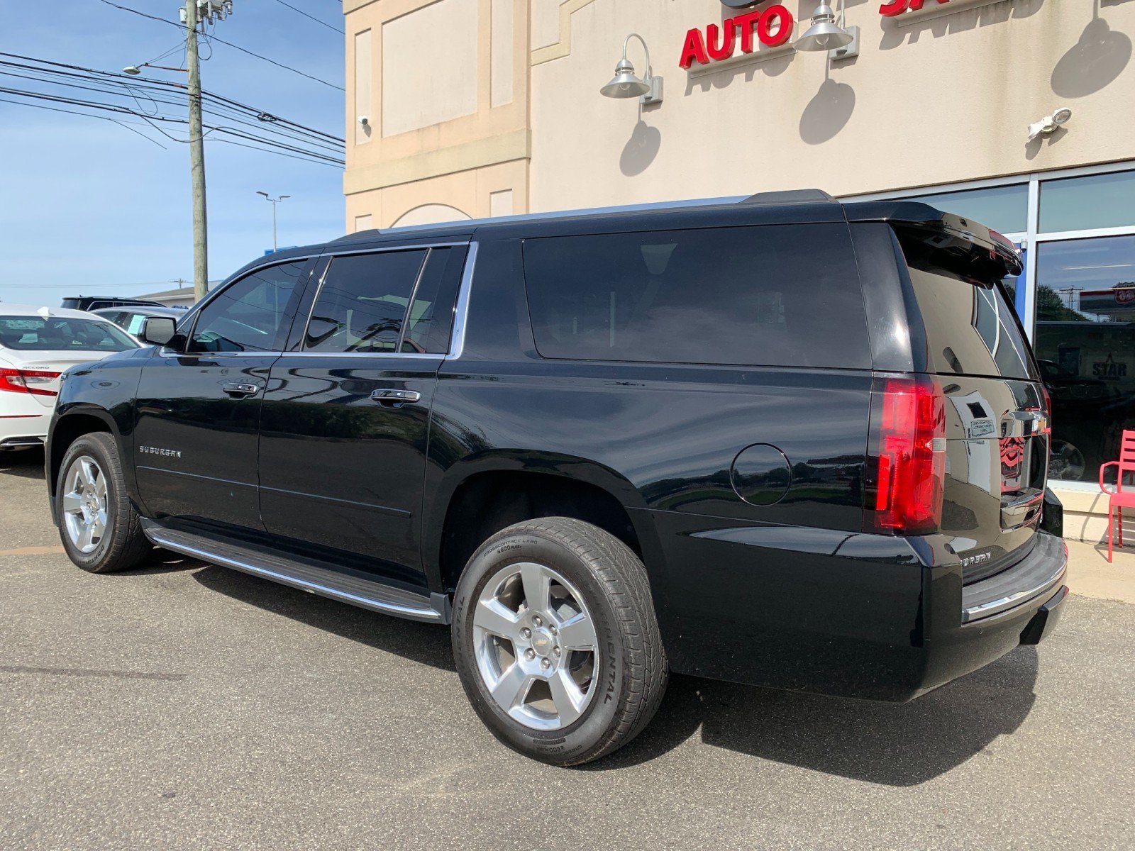 Used 2020 Chevrolet Suburban Premier w/ Max Trailering Package AWD/4WD image 5