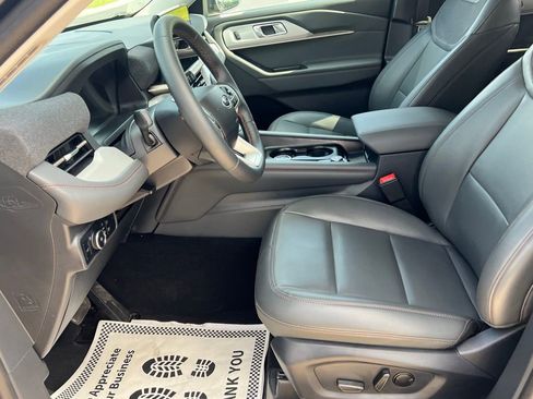 Used 2025 Ford Explorer Active w/ Active Comfort Package image 22
