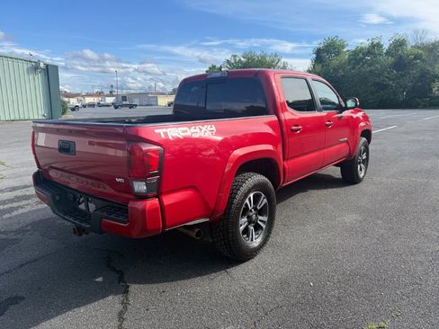 Used 2018 Toyota Tacoma TRD Sport AWD/4WD image 5