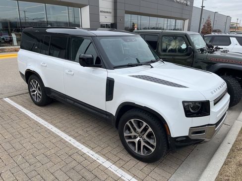 Used 2023 Land Rover Defender 130 SE image 2