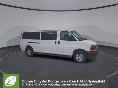 Used 2023 Chevrolet Express 3500 LS RWD image 2