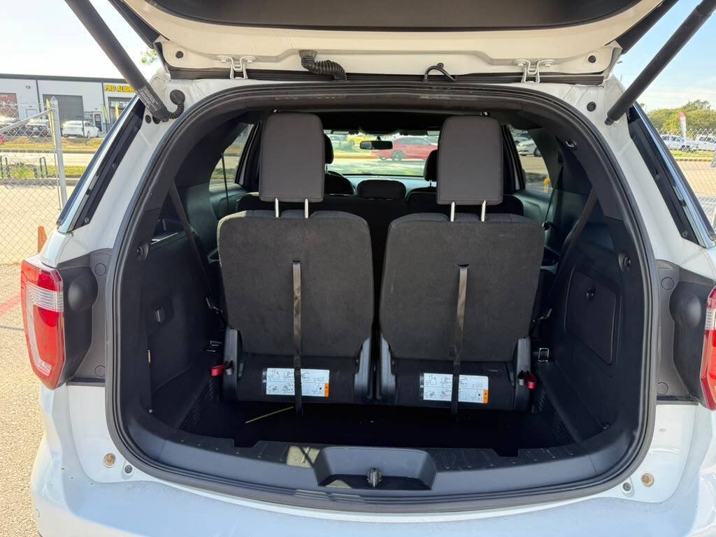 Used 2017 Ford Explorer XLT w/ Equipment Group 201A FWD image 28