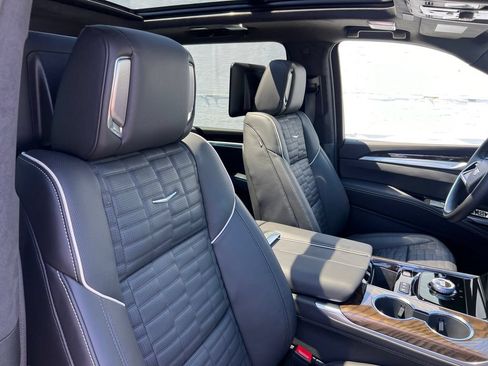 New 2026 Cadillac Escalade ESV Platinum Luxury AWD/4WD image 32
