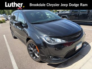 Used 2020 Chrysler Pacifica Touring-L FWD video 1