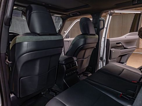 Used 2024 Lexus GX 550 AWD/4WD image 23