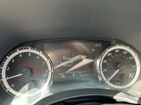 Used 2025 Toyota Highlander XLE AWD/4WD image 12
