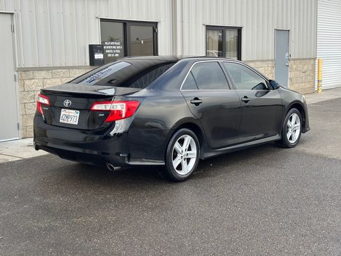 Used 2013 Toyota Camry SE image 3