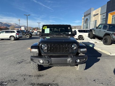 Used 2024 Jeep Gladiator Sport image 5