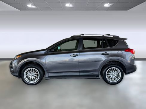 Used 2013 Toyota RAV4 LE image 2