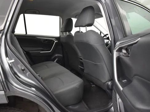 Used 2020 Toyota RAV4 LE FWD image 18