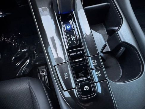 Used 2025 Toyota Crown Signia image 16