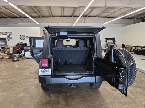 Used 2016 Jeep Wrangler Unlimited Sport AWD/4WD image 14