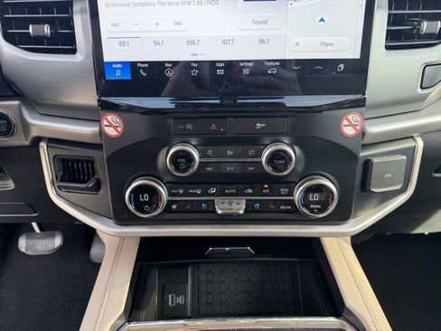 Certified 2024 Ford Expedition Max XLT image 19