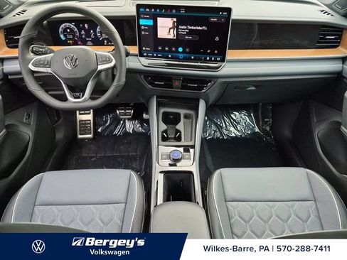 New 2026 Volkswagen Tiguan SEL R-Line AWD/4WD image 28