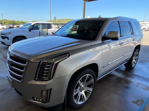 Used 2016 Cadillac Escalade Premium AWD/4WD image 2