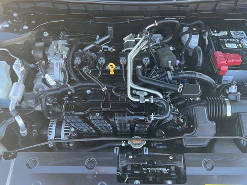 Used 2024 Nissan Altima 2.5 SR FWD image 19