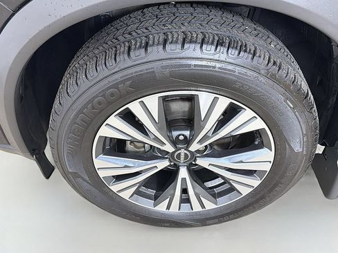 Used 2023 Nissan Rogue SV AWD/4WD image 17