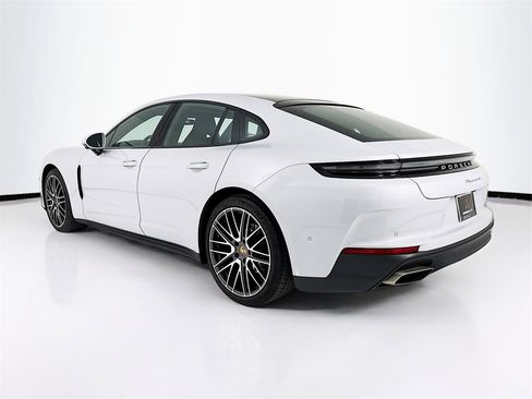 Certified 2025 Porsche Panamera 4 image 3