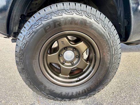 Used 2013 Toyota Tacoma 4x4 Access Cab V6 w/ TRD Off-Road Pkg image 16