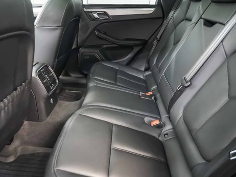 Certified 2026 Porsche Macan AWD/4WD image 23
