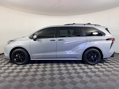 Used 2025 Toyota Sienna XLE Woodland Edition AWD/4WD image 11
