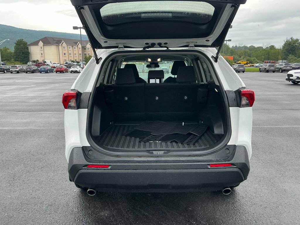 Certified 2023 Toyota RAV4 LE AWD/4WD image 9