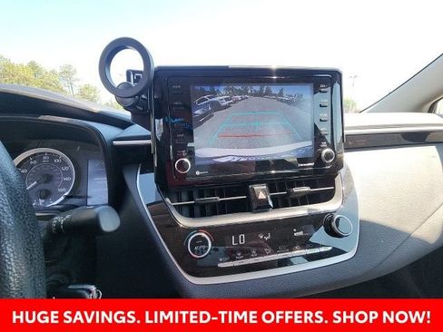 Used 2022 Toyota Corolla LE FWD image 25