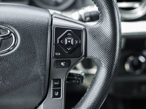 Used 2020 Toyota Tacoma TRD Off-Road AWD/4WD image 28