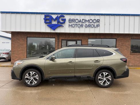 Used 2020 Subaru Outback Limited image 2