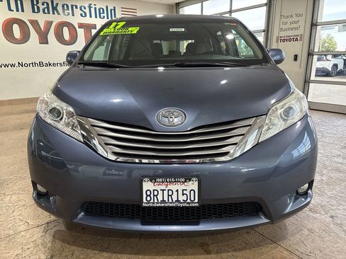 Used 2017 Toyota Sienna XLE w/ XLE Navigation Package image 5