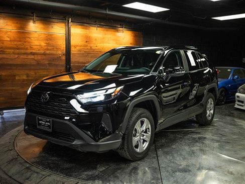 Used 2025 Toyota RAV4 XLE w/ Convenience Package image 2