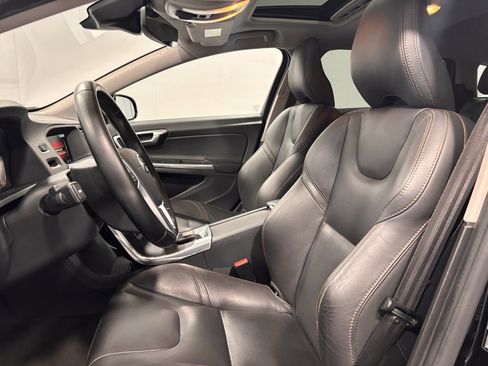 Used 2016 Volvo V60 T5 Cross Country w/ Convenience Package image 12