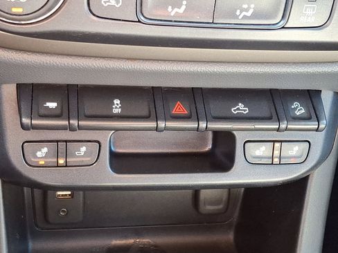 Used 2017 Chevrolet Colorado Z71 image 24