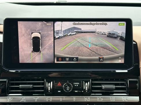 New 2026 Nissan Pathfinder Platinum image 16