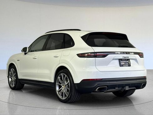 Certified 2022 Porsche Cayenne E-Hybrid AWD/4WD image 3