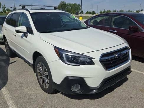 Used 2018 Subaru Outback 3.6R Touring w/ Popular Package #3 AWD/4WD image 2