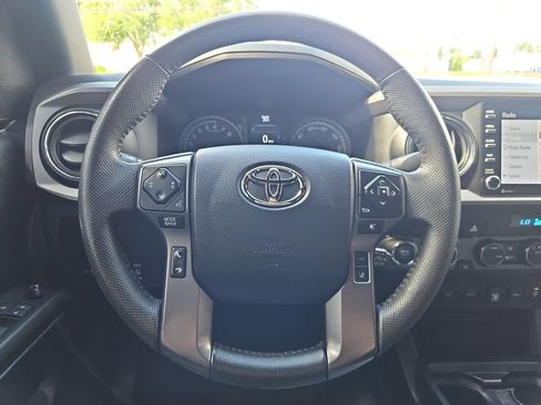 Used 2022 Toyota Tacoma TRD Off-Road w/ Technology Package AWD/4WD image 14