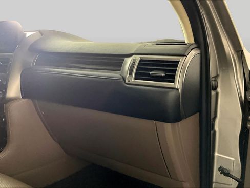 Used 2022 Lexus GX 460 Luxury w/ Accessory Package AWD/4WD image 17