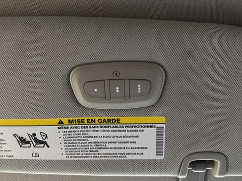 Used 2023 Chrysler Pacifica Limited w/ Uconnect Theater Family Group FWD image 40