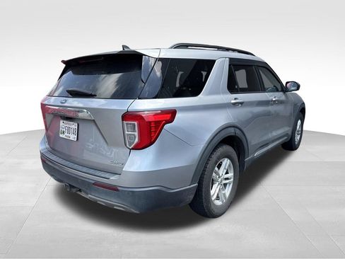 Used 2021 Ford Explorer XLT w/ Equipment Group 202A AWD/4WD image 3