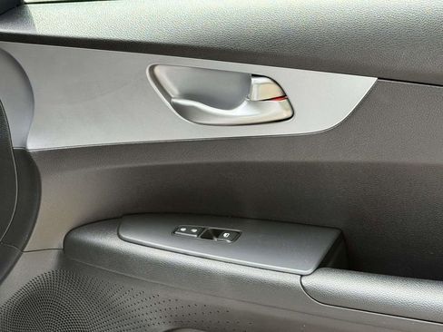 Used 2022 Kia Forte LXS FWD image 8