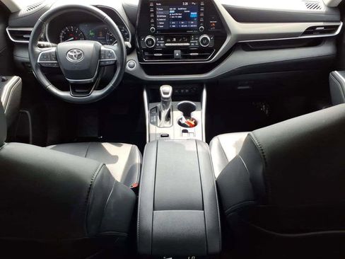Used 2021 Toyota Highlander XLE FWD image 10
