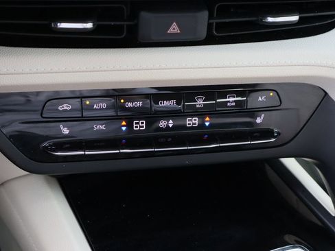 Used 2022 Buick Envision Essence w/ Technology Package I image 15